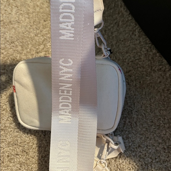 Steve Madden White Floral Crossbody Bag - Picture 4 of 4